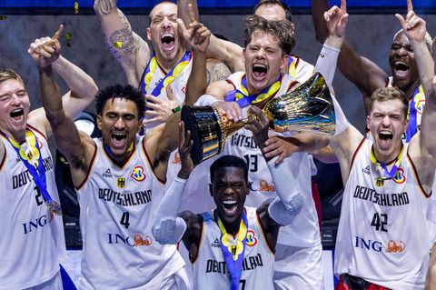 Verdienter Jubel: die deutschen Basketballer nach ihrem Titelgewinn