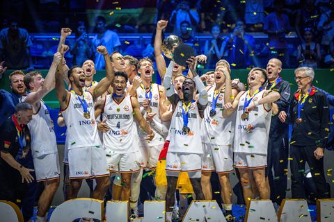 Das deutsche Basketball-Team feiert den WM-Titel 