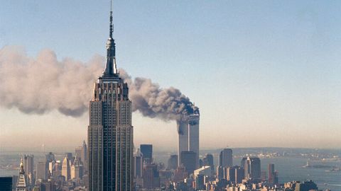 Die brennenden Türme des World Trade Centers am 11. September 2001