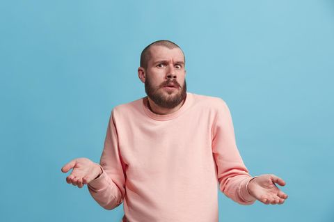 Mann macht eine Geste des Unverständnis