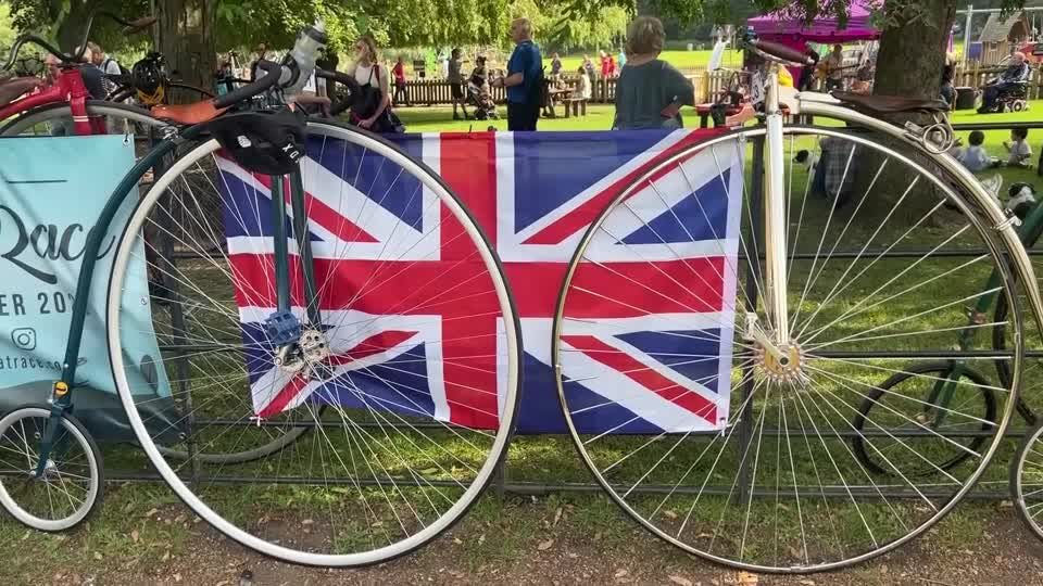 Video: Hochrad-Rennen in Großbritannien