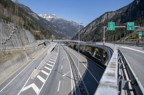 Das Gotthard-Tunnel-Nordportal auf der Gotthard-Autobahn A2. Nun ist ein Riss in der Tunneldecke.