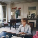 Francoise Sagan vor ihrer Schreibmaschine 1968