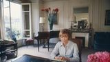 Francoise Sagan vor ihrer Schreibmaschine 1968