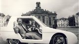 Oskar Lafontaine Anfang der 80er Jahre in einem Auto in Saarbrücken
