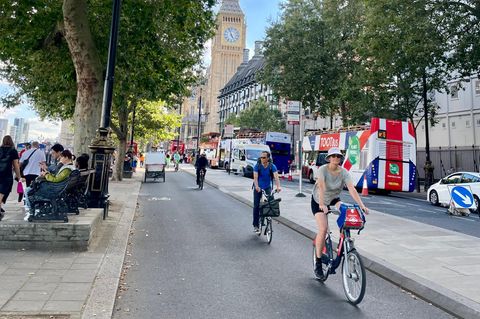 Bitte links halten: Der Radweg C3 an der Themse in Westminster, im Hintergrund der Big Ben