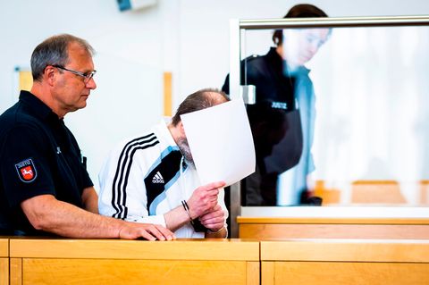 Wegen der besonderen Schwere der Schuld wird der Angeklagte sehr viel länger als 15 Jahre im Gefängnis sitzen