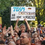 Rund 1000 Fans feierten das Team um Kapitän Dennis Schröder