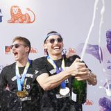 Das deutsche Basketballteam jubelt in Frankfurt