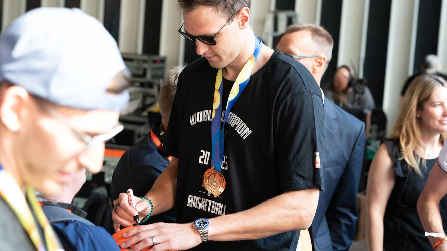 Im Anschluss: Medien-Interviews und Autogramme für die Fans