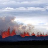 Lavafontänen sprühen aus einer Vulkanspalte des Bardarbunge auf Island