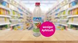 Gespart wird laut Verbraucherzentrale meist an den teuren und wertgebenden Zutaten eines Produkts. Eines der Beispiele, die die Verbraucherschützer zusammengetragen haben: In der Adelholzener Apfelschorle steckt seit einigen Monaten nur noch 50 Prozent statt zuvor 55 Prozent Apfelsaft.