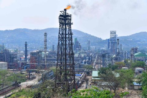Ein Überblick über die Öl-Raffinerie im indischen Guwahati