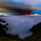 Der Vulkan von La Plama in Spanien hüllt Tal und Berge in dichte Aschewolken