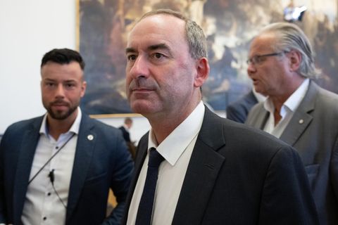 Sehr gute Umfragewerte: Rechtspopulist Hubert Aiwanger kam die Antisemitismus-Affäre gerade recht, könnte man meinen