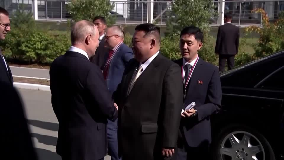 Kim Jong un im Nachbarland: Russland wird Nordkorea laut Putin beim Bau von Satelliten helfen