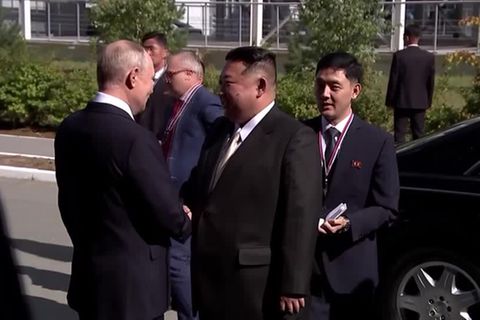 Kim Jong un im Nachbarland: Russland wird Nordkorea laut Putin beim Bau von Satelliten helfen