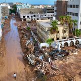 Libyen, Derna: Trümmer liegen nach Überschwemmungen umher.