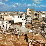 Zerstörte Häuser in der verwüsteten Hafenstadt Darna