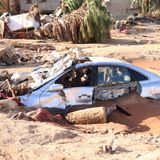 Die von den Vereinten Nationen anerkannte Regierung in der libyschen Hauptstadt Tripolis sagte unterdessen Millionenhilfen für die Katastrophengebiete zu – obwohl sie das Gebiet nicht kontrolliert. Das Land ist politisch hoch gespalten, seit dem vergangenen Jahr konkurrieren zwei Regierungen um die Macht