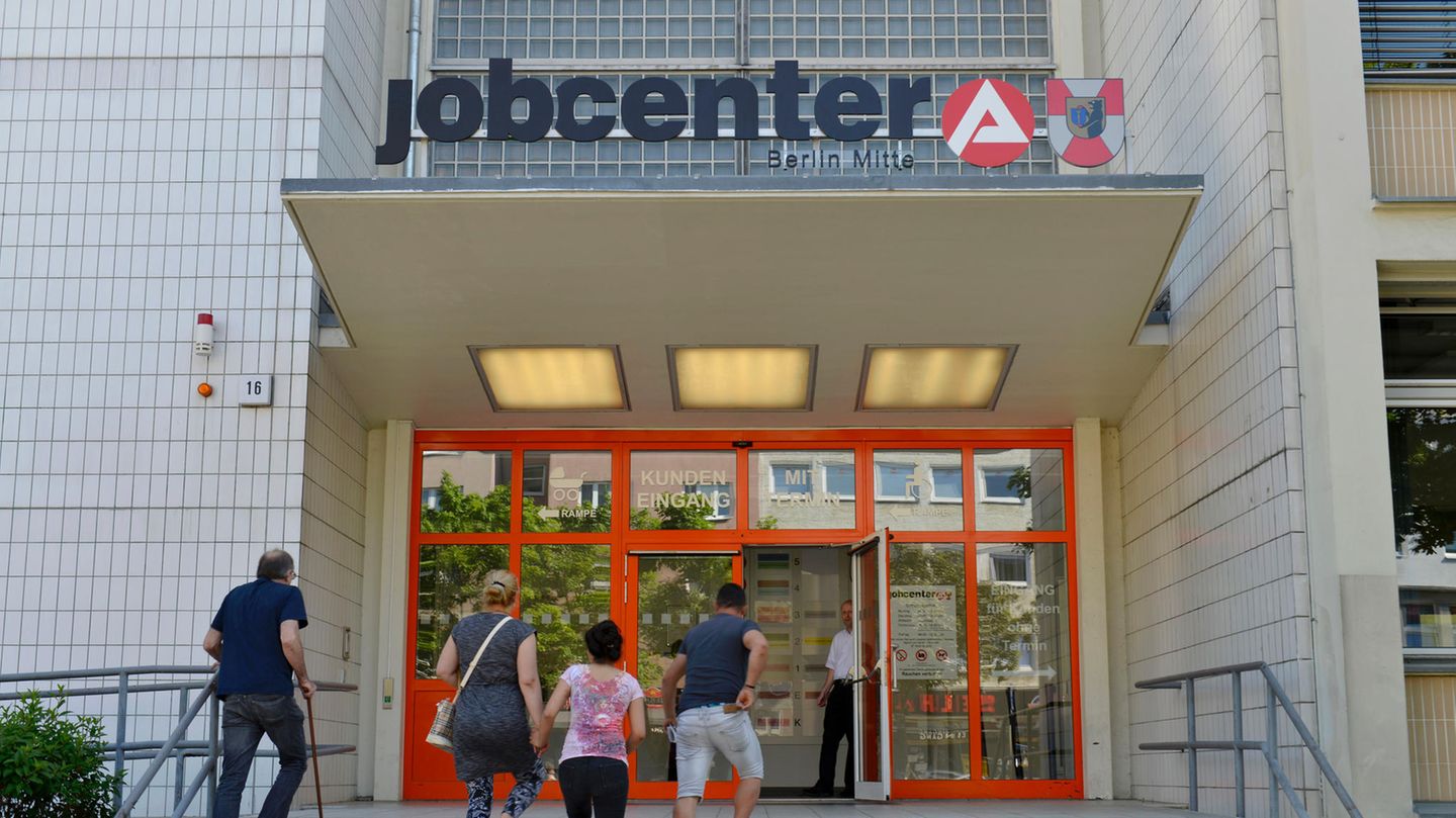 Citizens’ money: How a Berlin job center is fighting against its “dirty image”.