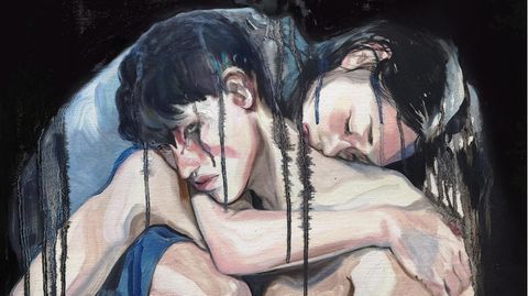 Leicht verschmiertes Gemälde einer Frau, die einen Mann umarmt