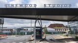 Tatsächlich wurden die Szenen für den Film nicht innerhalb eines Palazzos gedreht, sondern in den etwas weniger beeindruckend aussehenden Pinewood Studios westlich von London. "Die Kulissen fühlten sich an, als wäre man in die schönste, teuerste, perfekteste dunkle Fahrt in Disneyland eingestiegen und hätte aus dem Auto aussteigen dürfen", sagte Tina Fey über das Filmset. "Die Schauspieler hatten keine Ahnung, was passieren würde. Was wir mit Lichtern, Wind und sich öffnenden Türen gemacht haben", erklärte es Branagh im Featurette. 