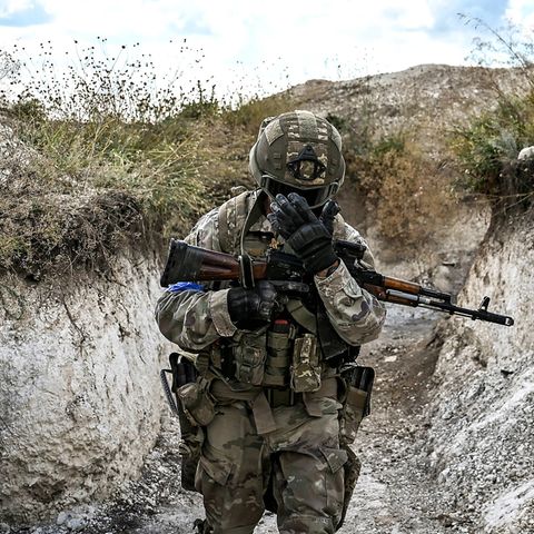 Training der ukrainische 3. Sturmbrigade - ausgerüstet mit alten Sowjetwaffen.