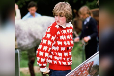 Prinzessin Diana in ihrem berühmten Schafpullover.