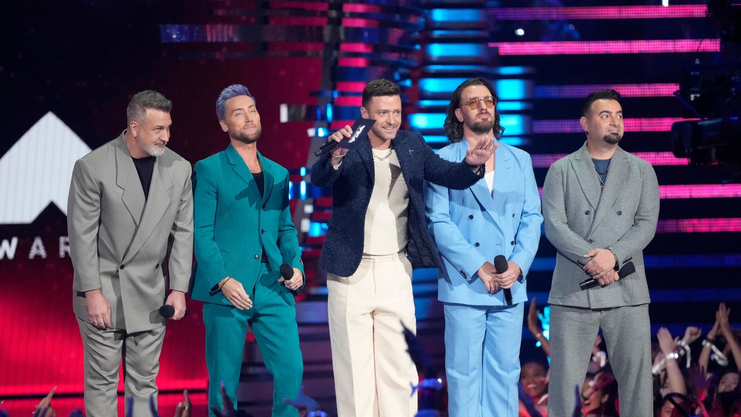 US-Boyband: Joey Fatone, Lance Bass, Justin Timberlake, JC Chasez und Chris Kirkpatrick (von links) haben als NSYNC den ersten Song seit 20 Jahren aufgenommen. Joey Fatone, Lance Bass, Justin Timberlake, JC Chasez und Chris Kirkpatrick (von links) haben als NSYNC den ersten Song seit 20 Jahren aufgenommen.