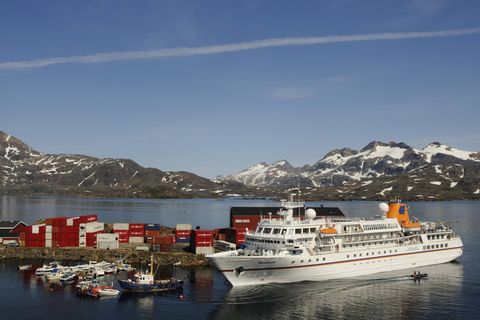Kreuzfahrtschiff  in Grönland