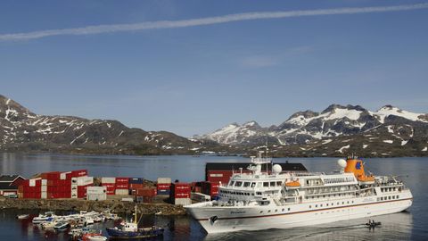 Kreuzfahrtschiff  in Grönland