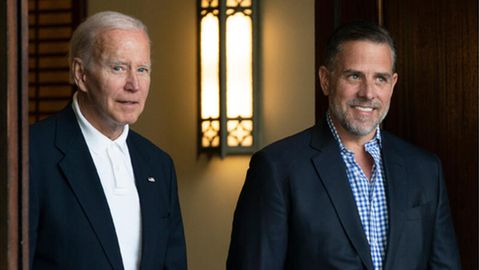 Joe Biden, Präsident der USA, und sein Sohn Hunter Biden verlassen die Holy Spirit Catholic Church in Johns Island