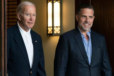 Joe Biden, Präsident der USA, und sein Sohn Hunter Biden verlassen die Holy Spirit Catholic Church in Johns Island