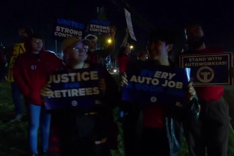 Video: US-Gewerkschaft kündigt Streik in drei großen Auto-Werken an