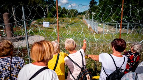 Busgruppe beim Besuch der Suwalki-Lücke in Polen