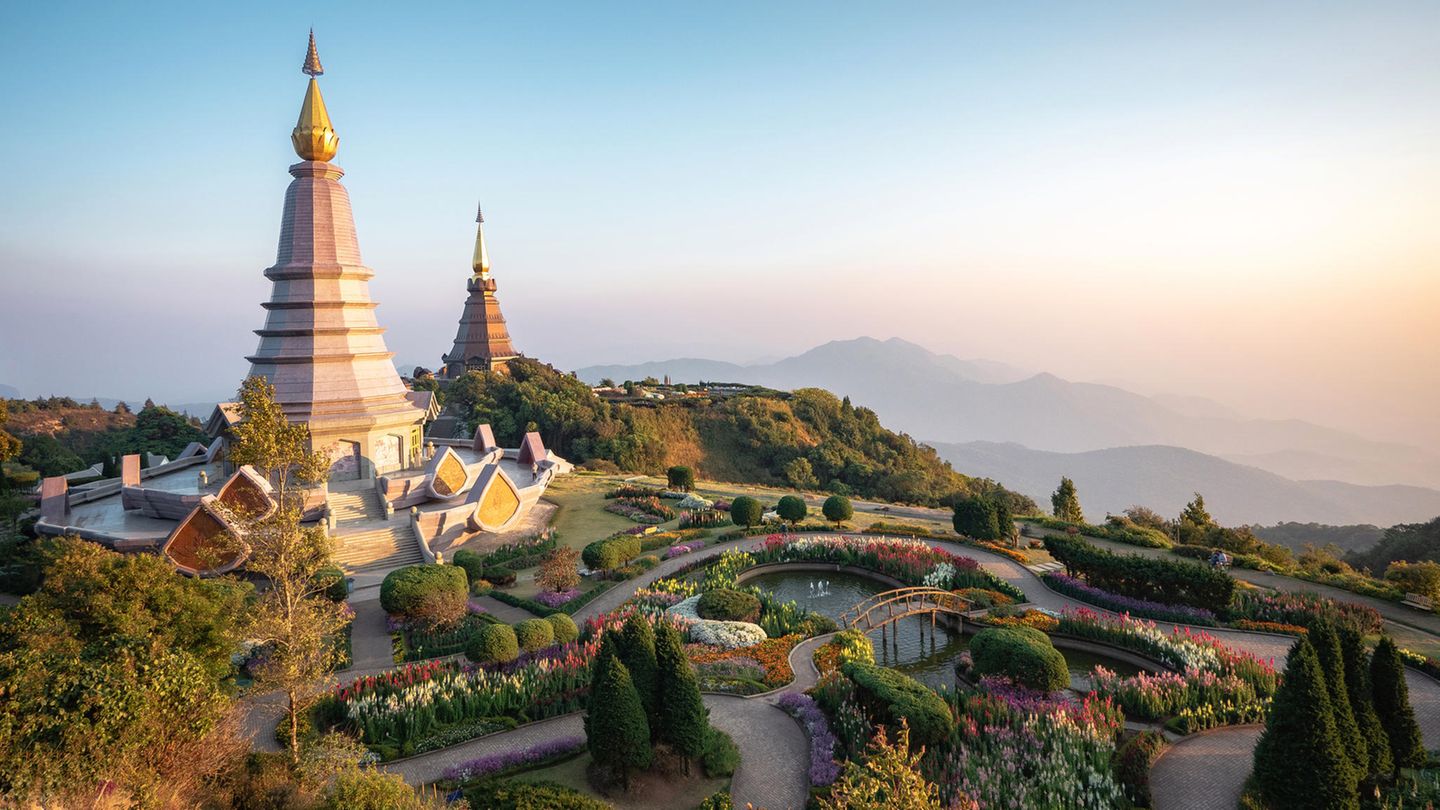 Zwillingspagoden am Doi Inthanon, dem höchsten Berg Thailands, nahe Chiang Mai