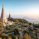 Zwillingspagoden am Doi Inthanon, dem höchsten Berg Thailands, nahe Chiang Mai