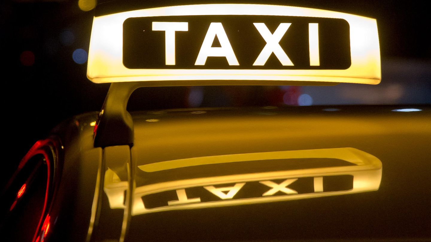 Leuchtendes Taxi-Schild