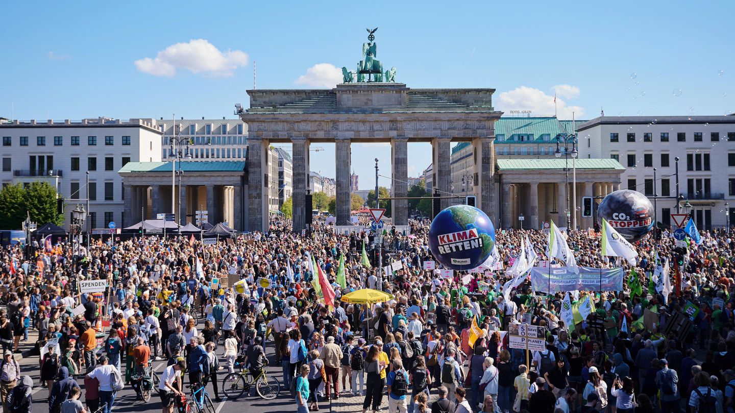 Fridays for Future: Thousands demonstrate at the global climate strike