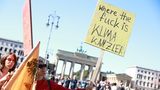 Die Protestierenden appellieren auch an Bundeskanzler Olaf Scholz: "Wo zur Hölle ist der Klimakanzler?"