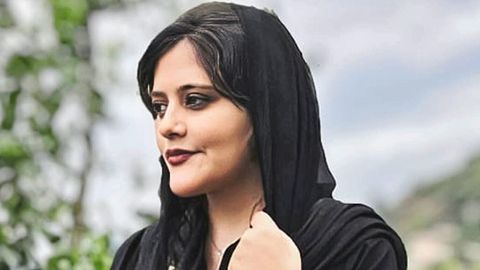 Mahsa Amini starb am 16. September 2022 im Alter von nur 22 Jahren nach ihrer Festnahme durch Irans Sittenpolizei