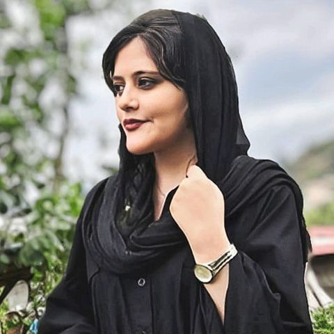 Mahsa Amini starb am 16. September 2022 im Alter von nur 22 Jahren nach ihrer Festnahme durch Irans Sittenpolizei
