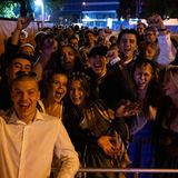 Erste Gäste im Dunkeln