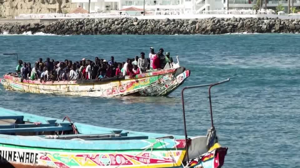 Video: Erneut Migranten aus dem Atlantik vor den Kanaren geborgen
