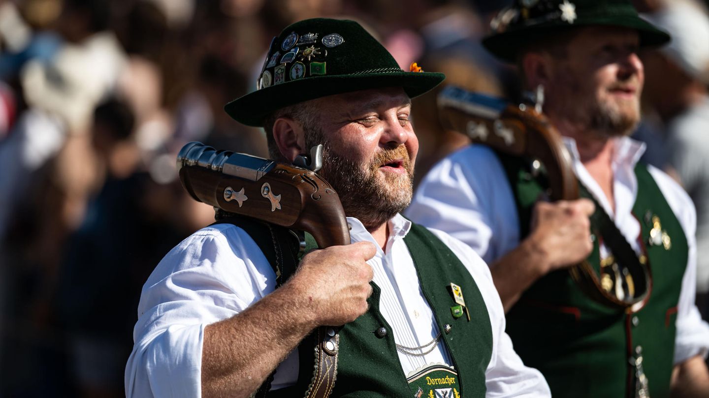 Einzug der Wiesn-Wirte