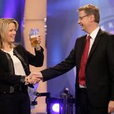 Stephanie zu Guttenberg war schon immer mehr als nur die Frau an der Seite von Karl-Theodor. Einer ihrer Schwerpunkte war der Einsatz gegen Kindesmissbrauch. Sie unterstützte die Organisation "Innocence in Danger", die gegen die Verbreitung von Kinderpornografie im Internet eintritt. Im November 2010 erspielte sie in der von Günther Jauchs moderierten Quizshow "Wer wird Millionär?" 500.000 Euro für den Verein.