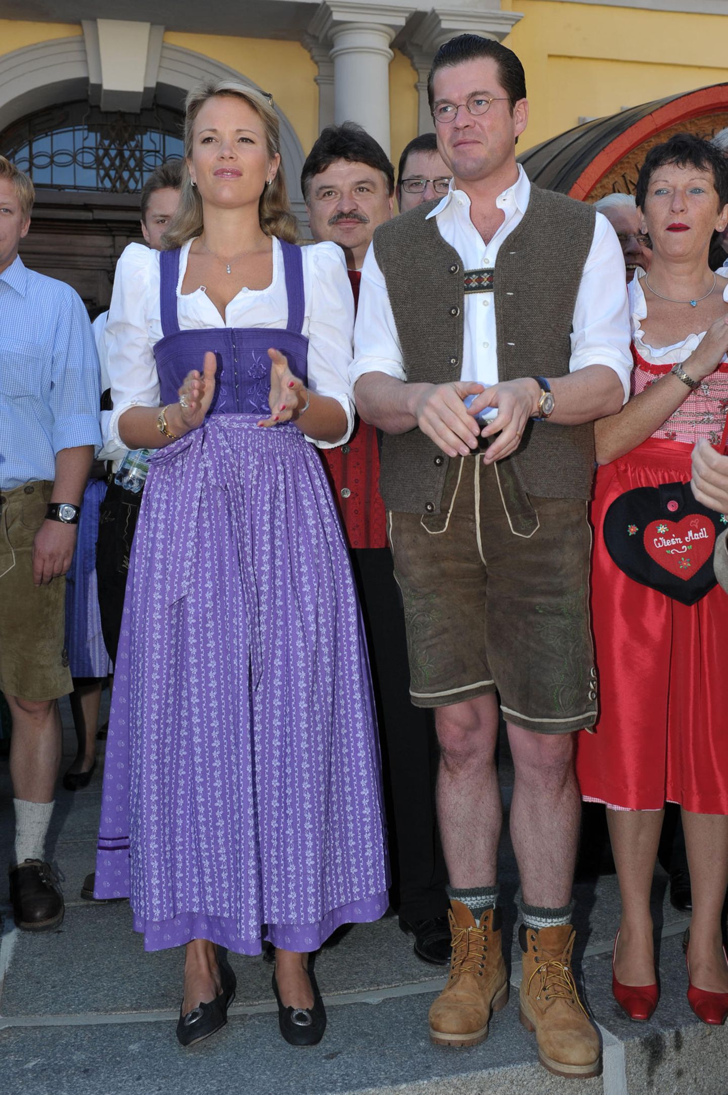 Die Guttenbergs konnten schick, sie konnten aber auch volksnah: Im Sommer 2010 präsentierten sie sich bei der Eröffnung der "Kulmbacher Bierwoche" in traditioneller Tracht.