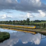 Ein Zug im Norden der Niederlande