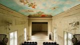Blick auf die kleine Bühne des César Theaters  in Portugal